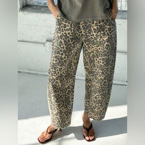 LE BON SHOPPE Arc pants in Leopard NWT (M)